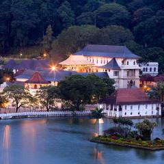   Kandy Lake
